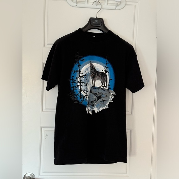 MARSHLANDS WOLF HOWLING AT MOON Black Graphic T Shirt in - Picture 10 of 10